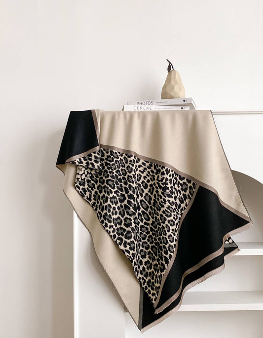 Cream / Black Angled Cheetah Reversible Wrap